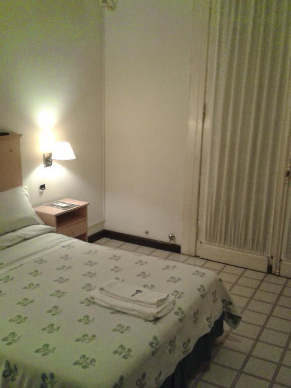 Mari Plaza Hotel Буенос Айрес Екстериор снимка