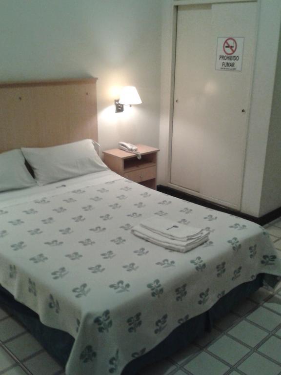 Mari Plaza Hotel Буенос Айрес Екстериор снимка