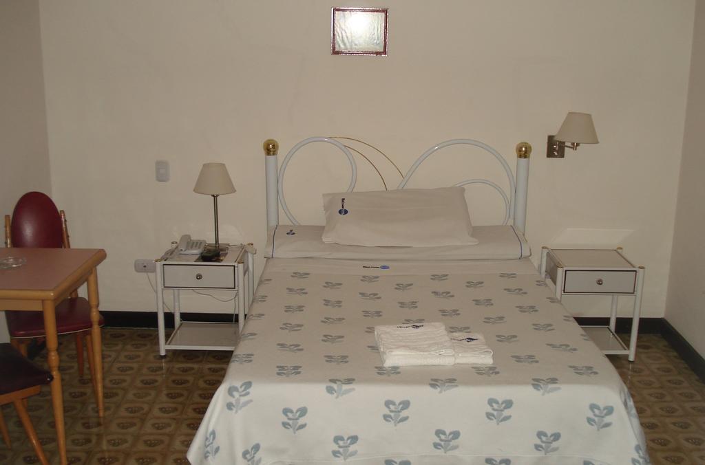 Mari Plaza Hotel Буенос Айрес Екстериор снимка