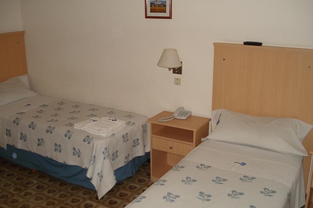 Mari Plaza Hotel Буенос Айрес Екстериор снимка