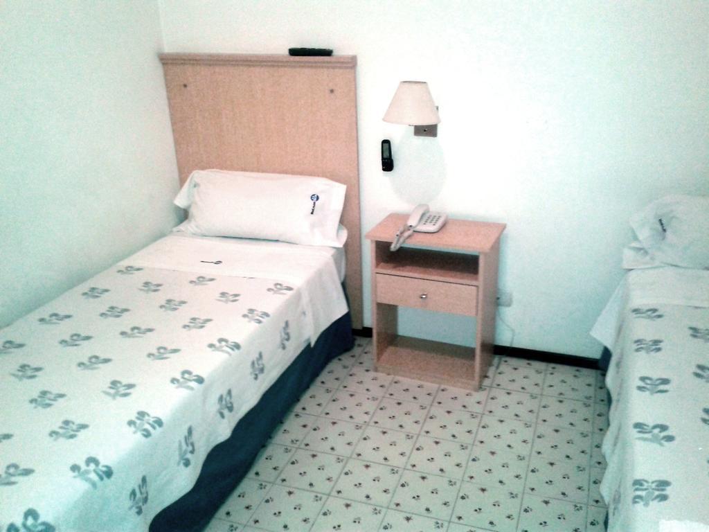 Mari Plaza Hotel Буенос Айрес Екстериор снимка